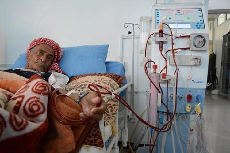 ميون توجه نداء لتوفير محاليل الغسيل الكلوي لإنقاذ المرضى في اليمن