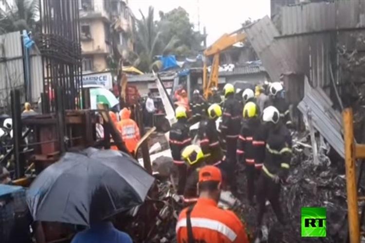 الهند: 5 قتلى جراء سقوط طائرة على حي مأهول في مومباي.. فيديو