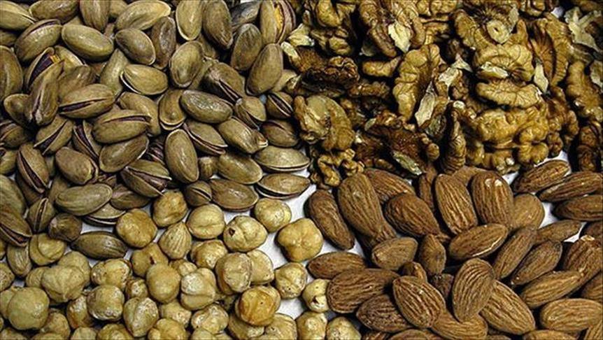 دراسة: 60 غراماً من المكسرات يومياً تحارب العقم لدى الرجال