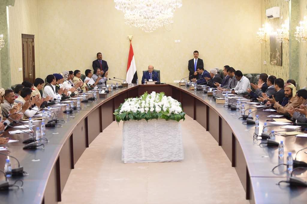 هادي يلتقي قيادة محافظة الجوف ويوجه بصرف مليار ريال لاحتياجاتها الملحة