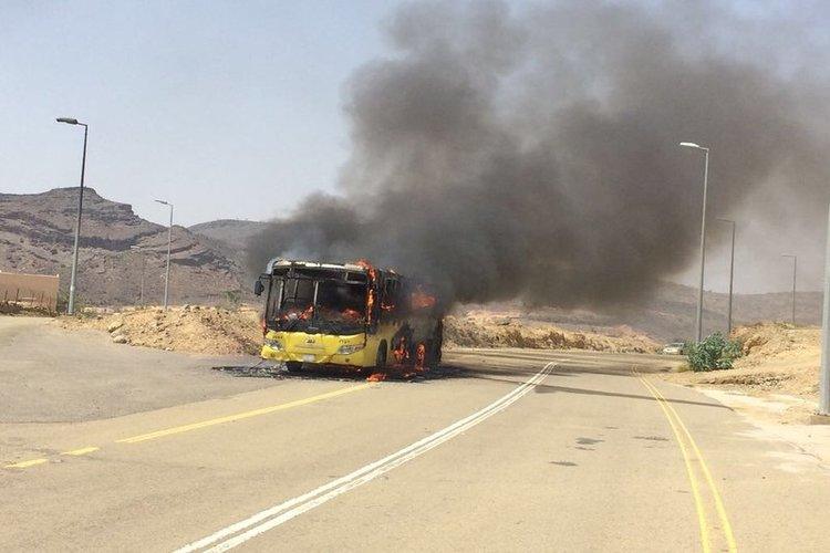 أبين: وفاة اثنين حجاج يمنيين وإصابة 36 آخرين باحتراق حافلة