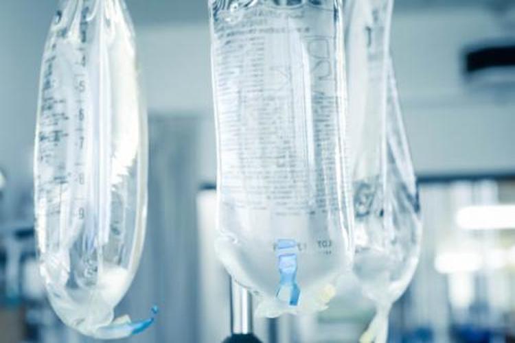 عدن: المركز الوطني للإمداد الدوائي يتسلم 186طن من المحاليل الوريدية