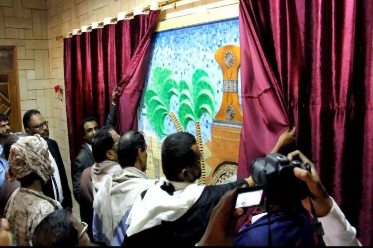 إزاحة الستار عن أول لوحة فنية جدارية بمحافظة شبوة