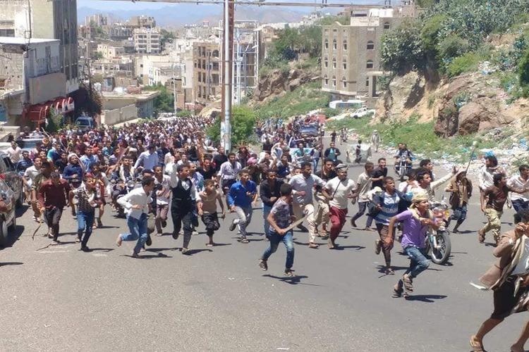 السلطة المحلية في تعز: حق التظاهر مكفول ونحذر من المساس بالممتلكات العامة أو الخاصة