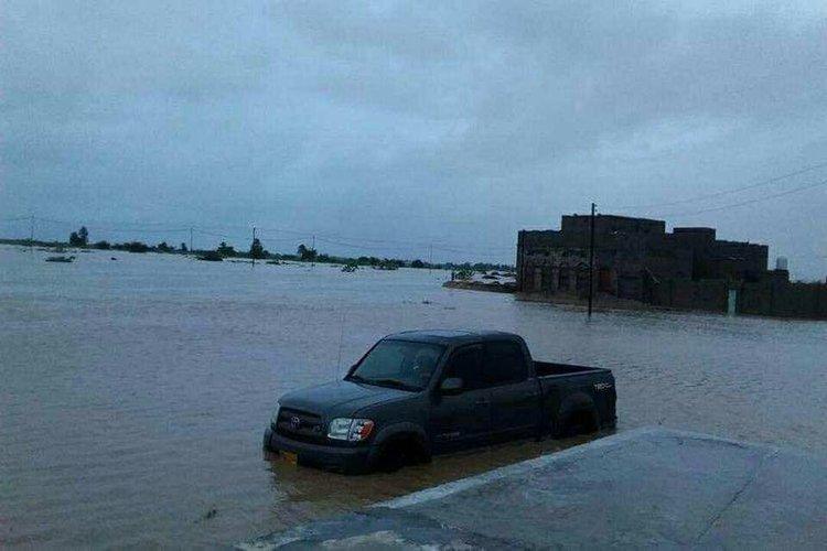 حضرموت: إصابة 10 مواطنين وإنقاذ 7 آخرين جراء العاصفة المدارية لبان