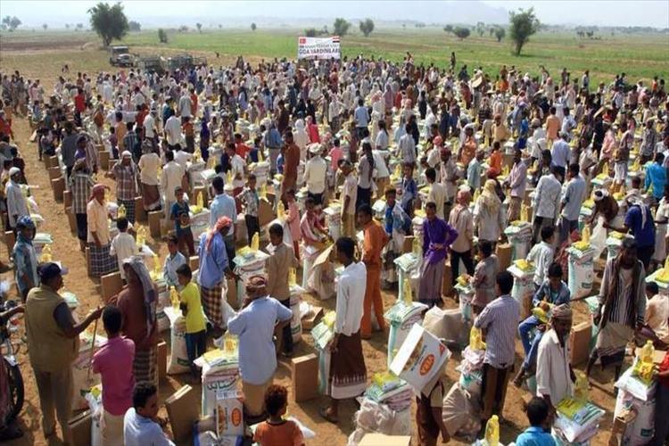 هيئة الإغاثة الإنسانية التركية توزع مساعدات على 13 ألف يمني