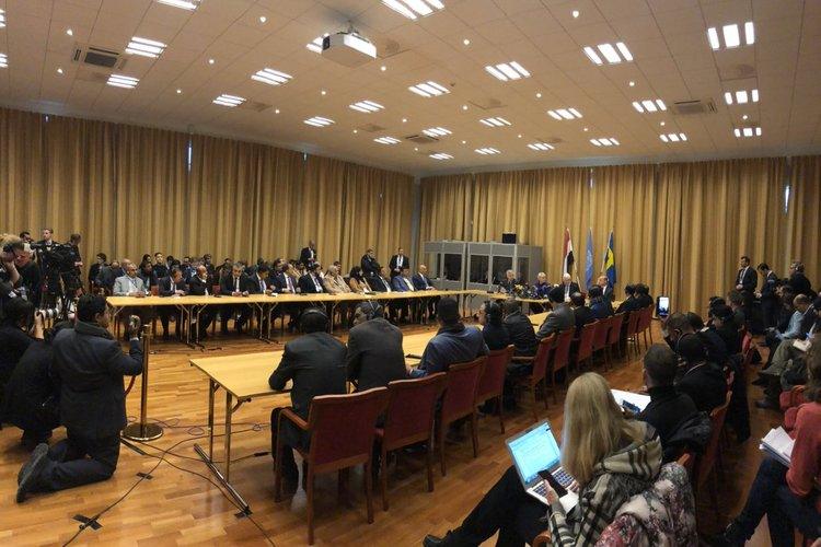 اليوم الثاني من المشاورات: اجتماعات منفصلة للوفدين تناقش ملفي الأسرى والاقتصاد