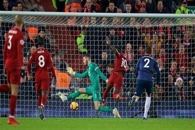 ليفربول يستعيد صدارة الدوري الإنجليزي بالفوز على مانشستر يونايتد بثلاثية.. فيديو