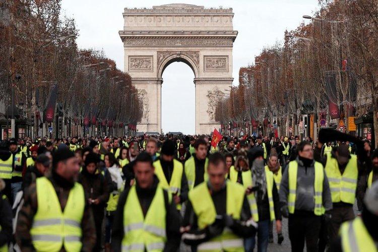 إلى أين سيؤول حراك السترات الصفراء في فرنسا؟
