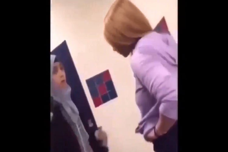 أمريكية تعتدي بالضرب المبرح على فتاة سورية محجبة.. فيديو