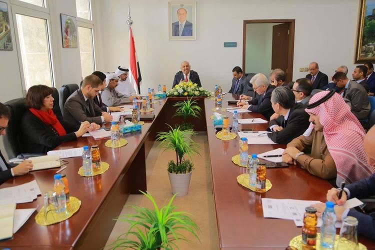 اليماني يطلع سفراء الـ18 على مستجدات اتفاق السويد وموقف الحكومة