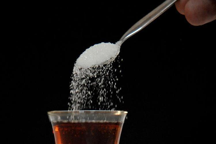 دراسة أمريكية: الغذاء منخفض السكر يقلل دهون الكبد لدى الأطفال والمراهقين