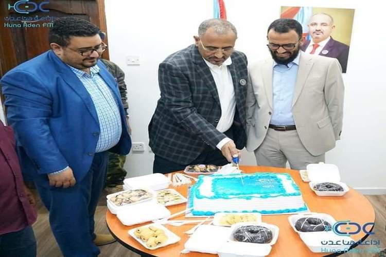 بالتفاصيل والصور.. الزبيدي وبن بريك يدشنان مؤسسة وإذاعة هنا عدن