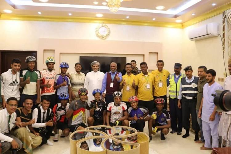 محافظ المهرة يستقبل أبطال محافظة حضرموت للدراجات الهوائية
