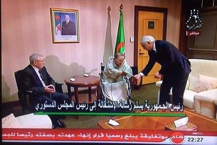 شاهد فيديو.. بهذا المشهد القصير أنهى بوتفليقة 20 عاماً بحكم الجزائر
