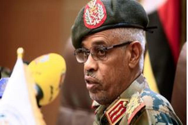 وزير الدفاع السوداني يعلن اقتلاع النظام والتحفظ على البشير.. فيديو