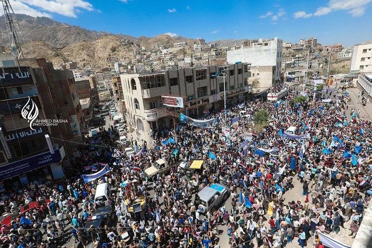 مؤتمر تعز ينظم تظاهرة للمطالبة بتفعيل مؤسسات الدولة