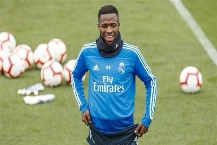زيدان يستبعد فينيسيوس من قائمة ريال مدريد للقاء خيتافي