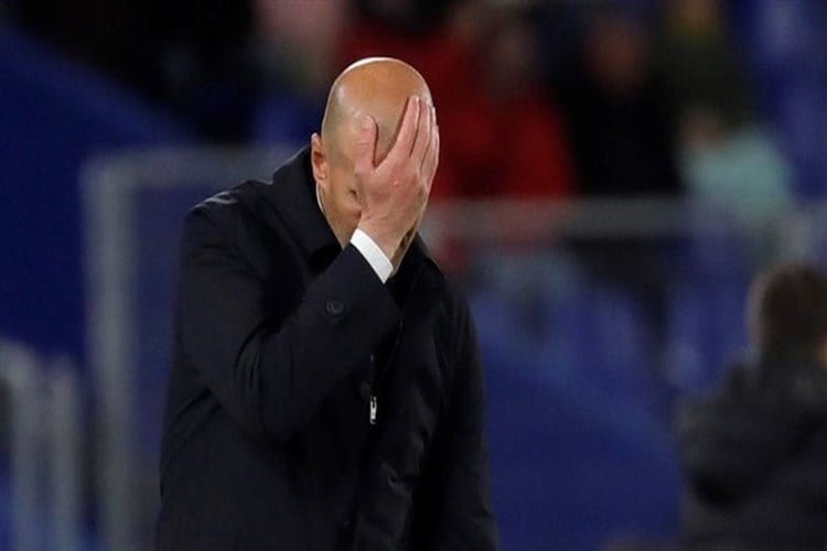 زيدان يفتح النار على لاعبي ريال مدريد بعد الهزيمة أمام رايو فاليكانو