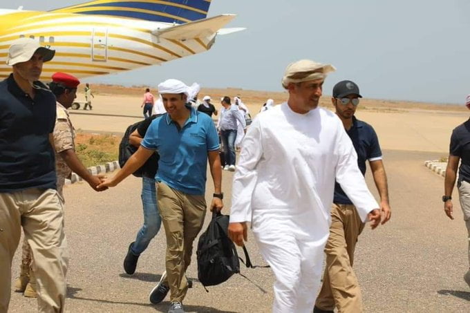 محافظ سقطرى: عناصر الإمارات اقتحمت المطار وقامت بتهريب مطلوبين