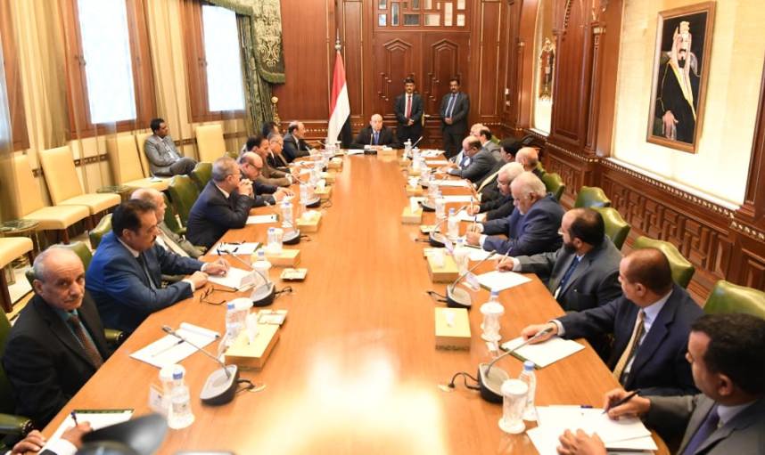هذا ما خرج به اجتماع الرئيس هادي بمستشاريه حول اتفاق الرياض