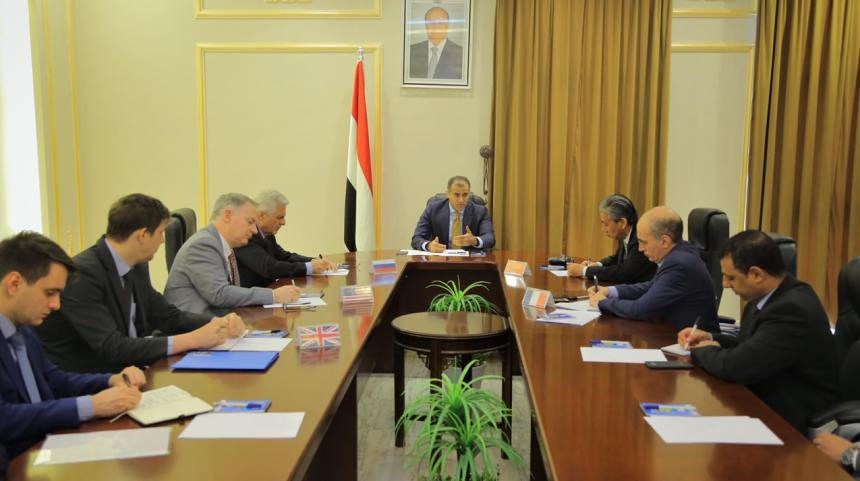 الحكومة لسفراء الخمس: تعديلات غريفيث منحازة للحوثيين ونواصل الانخراط بجهوده