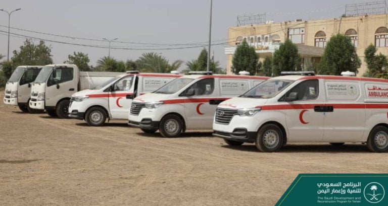 معدات طبية سعودية لمستشفيات مأرب ودعم إزالة مخلفات السيول في عدن