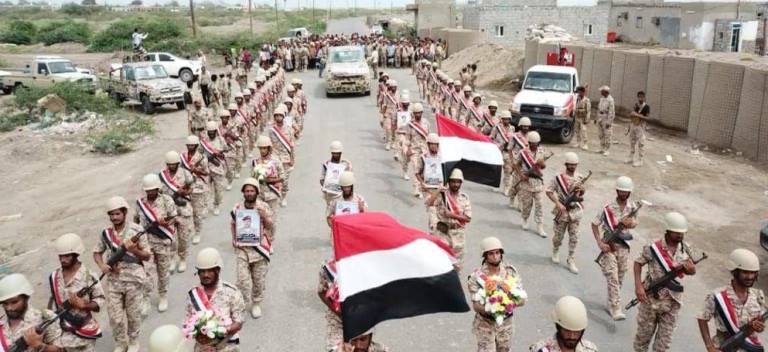 بالفيديو تشييع الصليحي في المخا وطارق صالح: عهداً لليمن بالنصر