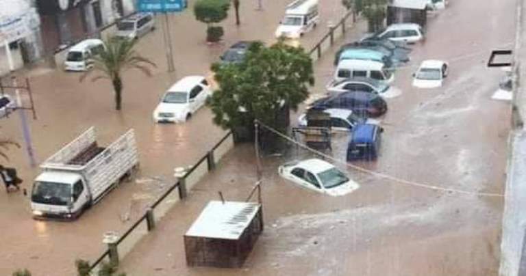 سيول عدن.. الزبيدي يوجه بمساعدة المواطنين وبن بريك: الشرعية تتفرج