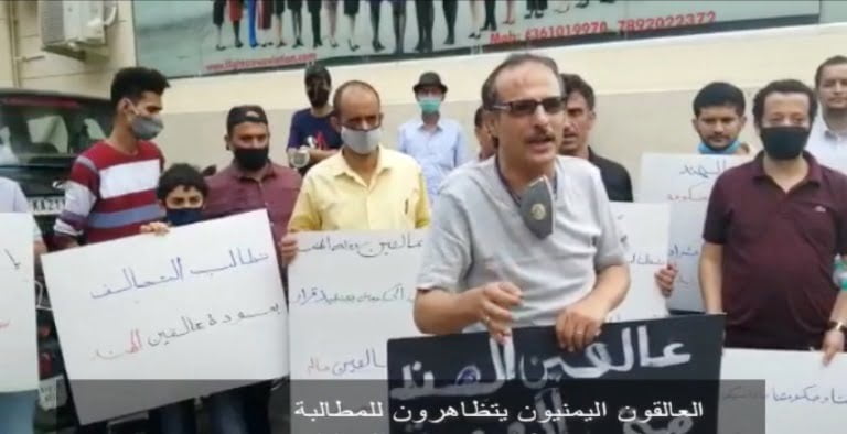 بالفيديو - العالقون اليمنيون في الهند يتظاهرون: بعضنا يموت جوعاً