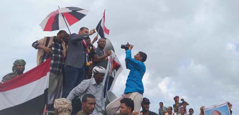 الانتقالي يعلن السيطرة على مقر الخاصة ومحافظ سقطرى: تعرضنا لخذلان
