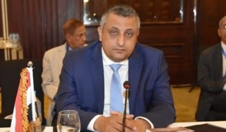 وزير الثقافة يبحث مع الجانب البريطاني منع الاتجار بالآثار اليمنية