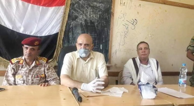 محافظ تعز خلال استلام وتسليم قيادة اللواء 35 مدرع: العدو يتربض بالمحافظة