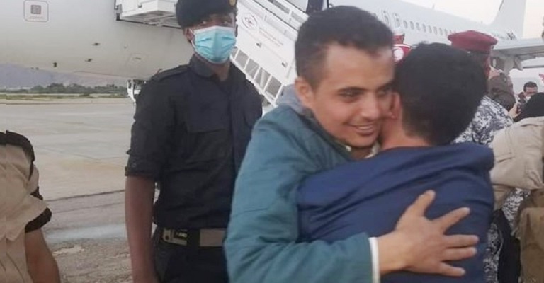 الاتحاد الدولي للصحفيين يرحب بإطلاق 5 يمنيين ويطالب بالإفراج عن البقية