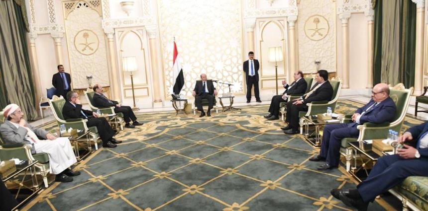 تفاصيل اجتماع الرئيس هادي مع مستشاريه لمناقشة مستجدات تشكيل الحكومة