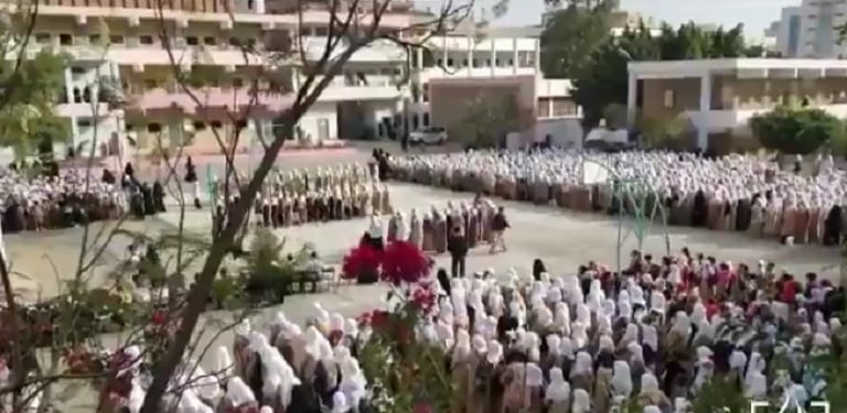بالفيديو: اليمن بلادنا - لوحة وطنية مؤثرة لطالبات مدرسة في تعز