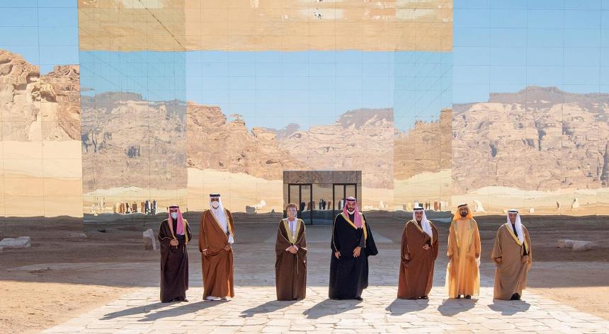 مدينة العلا السعودية وقاعة مرايا الفريدة في سطور
