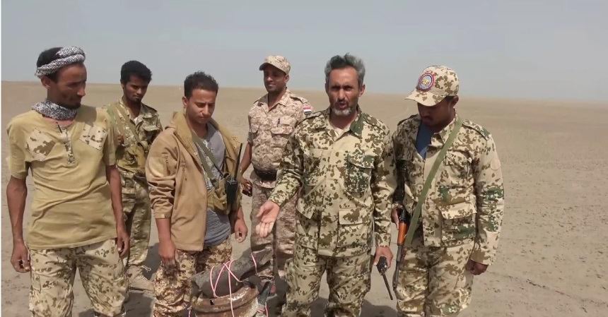 بالفيديو: القوات المشتركة تتخلص من لغم بحري زرعه الحوثيون
