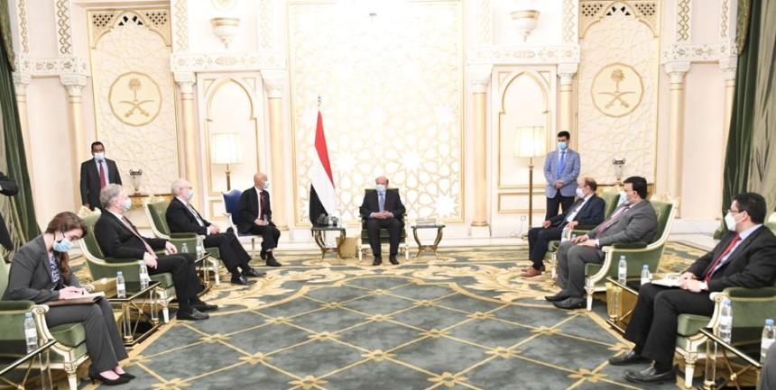 الرئيس هادي للمبعوث الأمريكي: مليشيات الحوثي لم تلتزم باتفاق ستوكهولم