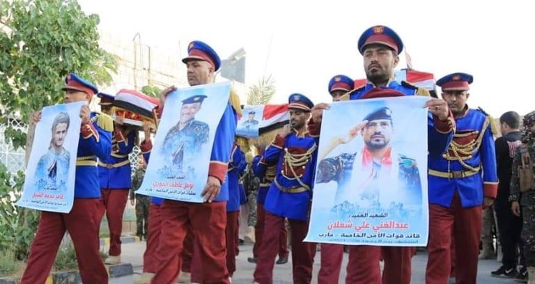 تشييع مهيب لقائد الأمن الخاصة في مأرب عبدالغني شعلان ورفاقه