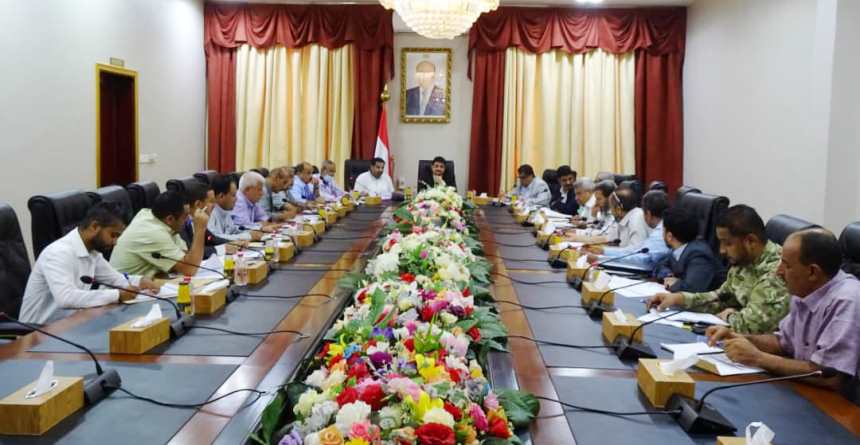 عدن: لجنة حكومية تناقش إجلاء العالقين اليمنيين في الهند
