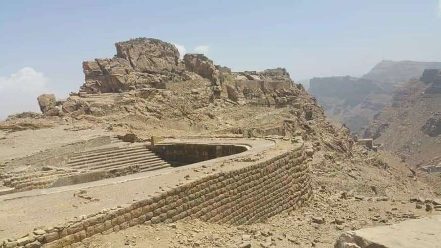 حصاد مياه الأمطار وحصن عفار: الإبداع الهندسي اليمني القديم