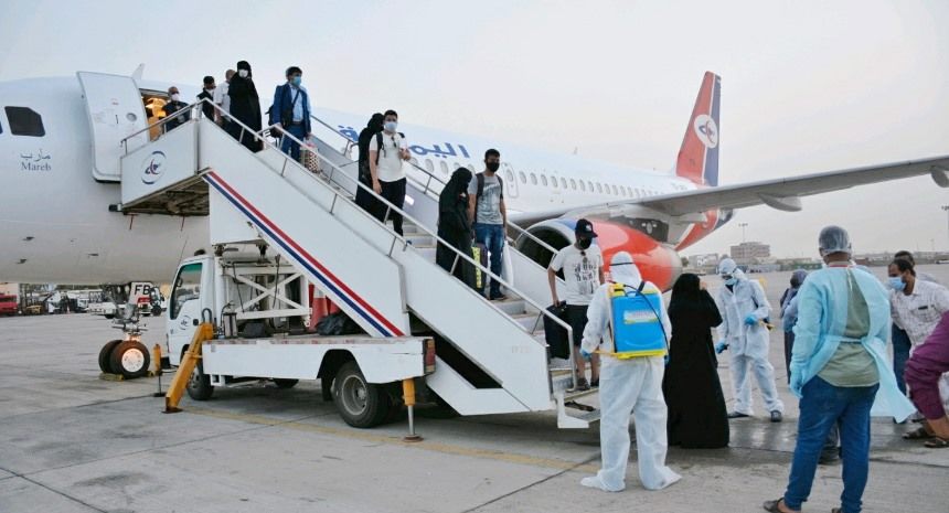 مطار عدن يستقبل الدفعة الثانية من اليمنيين العالقين في الهند