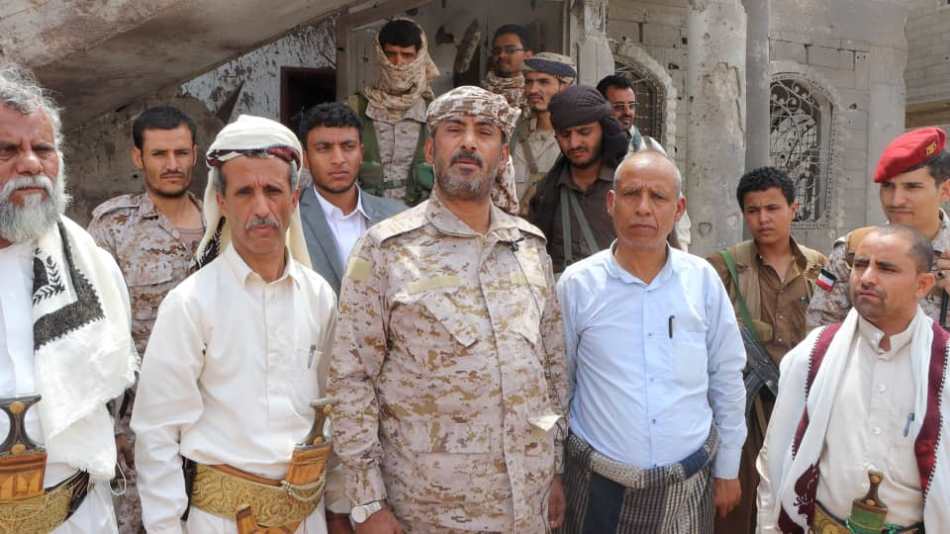 الفريق صغير عزيز من منزله المدمر في مأرب: لا غير الأطفال والنساء