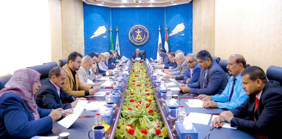 الانتقالي يدعو التحالف والرباعية للتدخل العاجل لوقف انهيار العملة