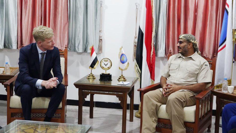 طارق صالح للمبعوث الأممي: الحل يبدأ بوقف هجوم الحوثي في مأرب
