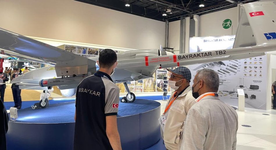 طارق صالح يزور معرضين عسكريين دوليين في الإمارات: تطور الخبرات