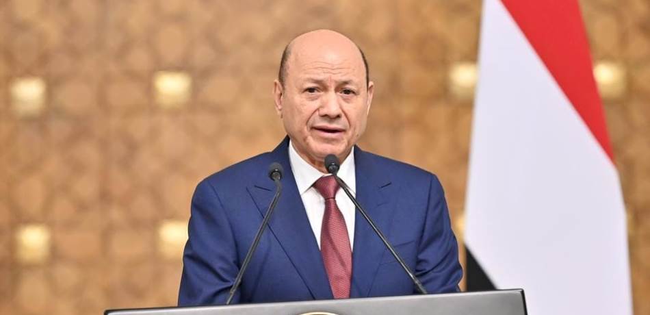 العليمي من مصر: التعاطي مع السلام بالتنسيق مع التحالف