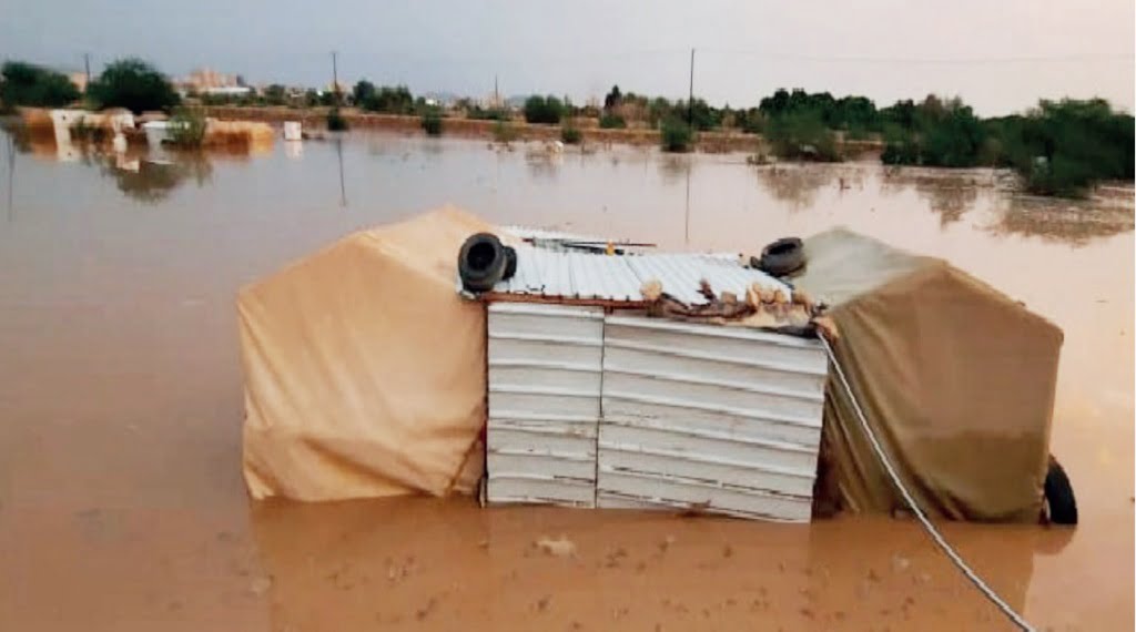 الوحدة التنفيذية: أضرار فادحة في مخيمات النزوح جراء الأمطار في مأرب