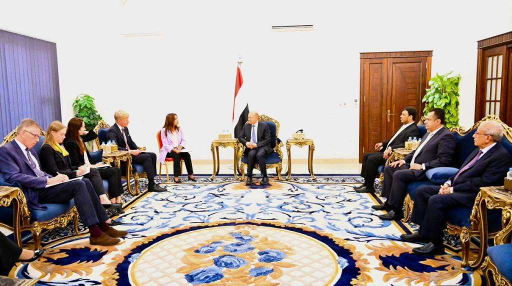 العليمي يستقبل المبعوث الأممي إلى اليمن بعد ساعات من وصوله عدن